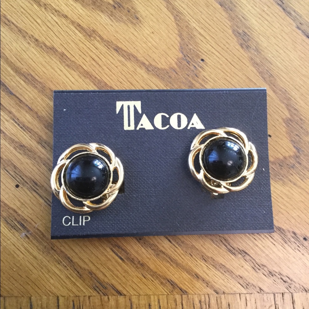Tacoa round black clip earrings